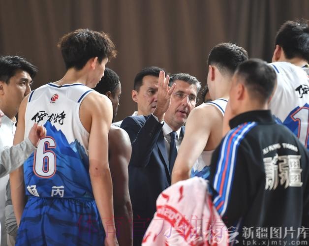 胜江苏发布会！格兰大赞防守将功劳推给球员，阿不都回应眼部伤势